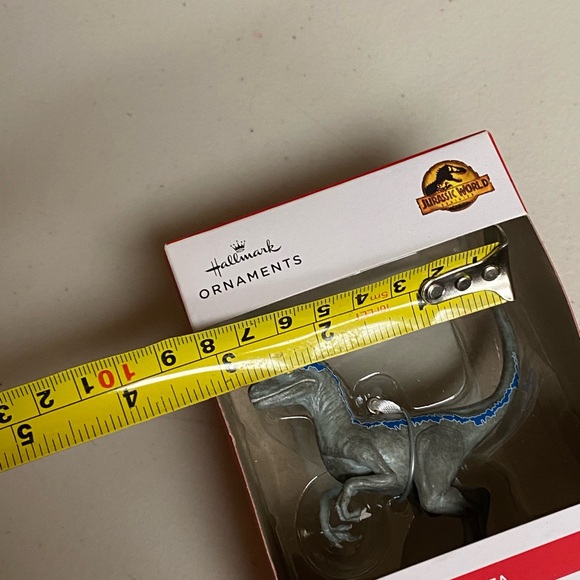 Hallmark Hanging ornament Jurassic world velociraptor Beta - Picture 8 of 11
